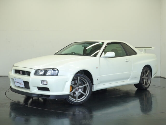 スカイラインGT-R　ホワイトパール　BNR34-402793　2698万円