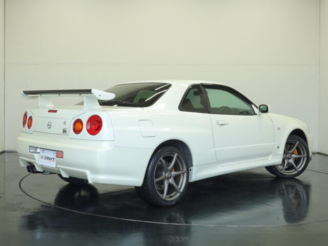 スカイラインGT-R　ホワイトパール　BNR34-402793　2698万円