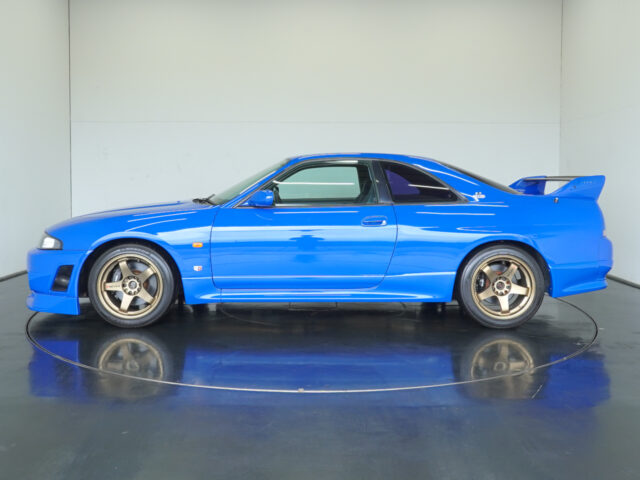 18スカイライン GT-R Vspec LMリミテッド チャンピオンブルー BCNR33-023735　1998万円