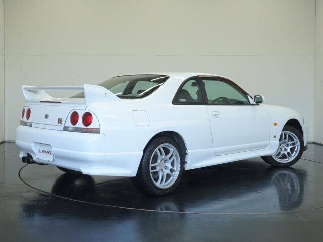 スカイラインGT-R　ホワイト　BCNR33-006524　718万円