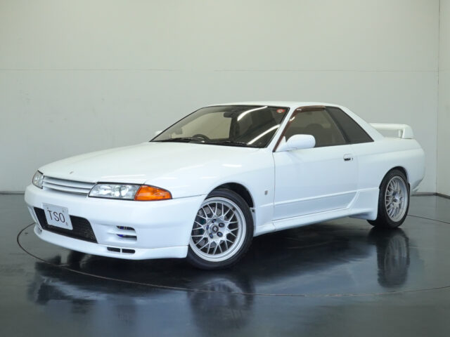 スカイラインGT-R　クリスタルホワイト　BNR32-306843　628万円