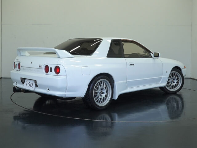 スカイラインGT-R　クリスタルホワイト　BNR32-306843　628万円